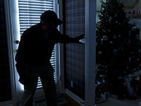 פינוי פולשים באלימות